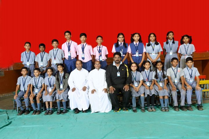 Students with teachers - class photo