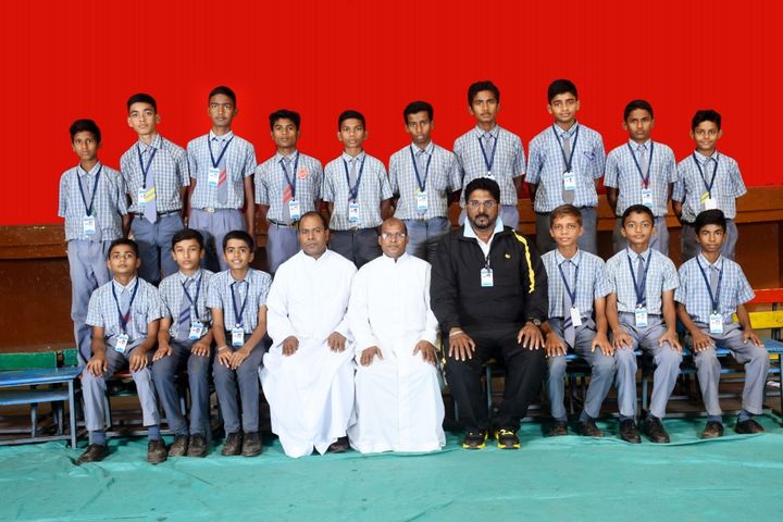 Boys with teachers - class photo