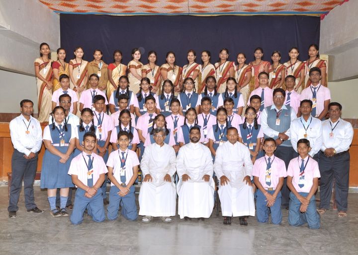 Students and staff group photo
