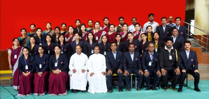 Group photo of students and teachers